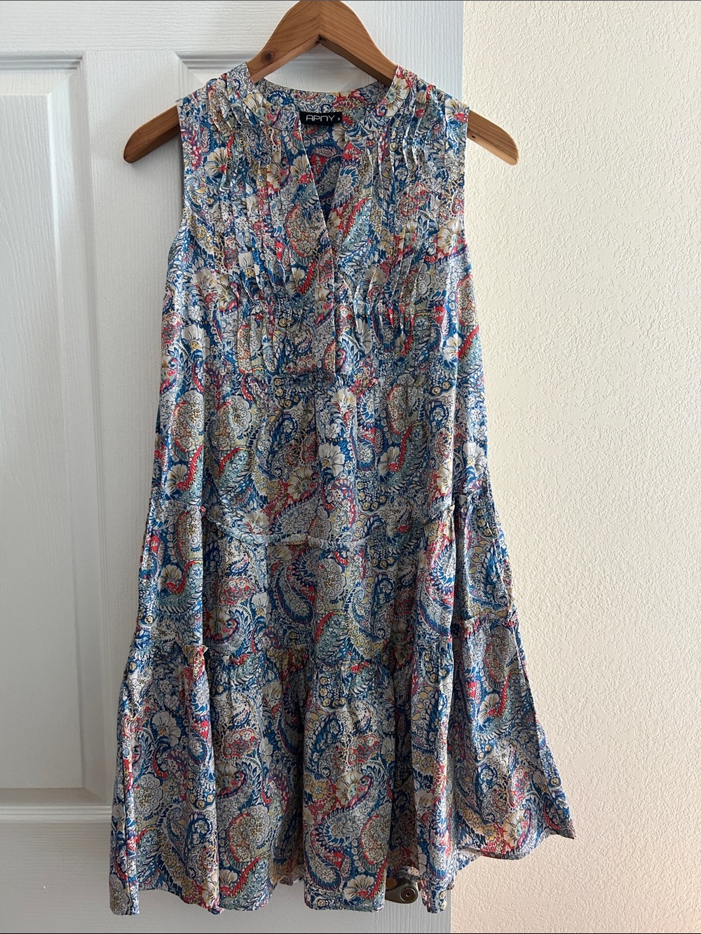 NWOT - APNY Pretty Pintuck Sleeveless V-Neck Dress 💐